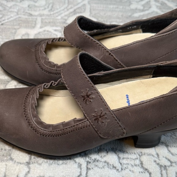 Wolky brown Leather Adjustable Mary Jane Heel
Shoes Euro 39 Women's US 8.5 - Picture 3 of 11